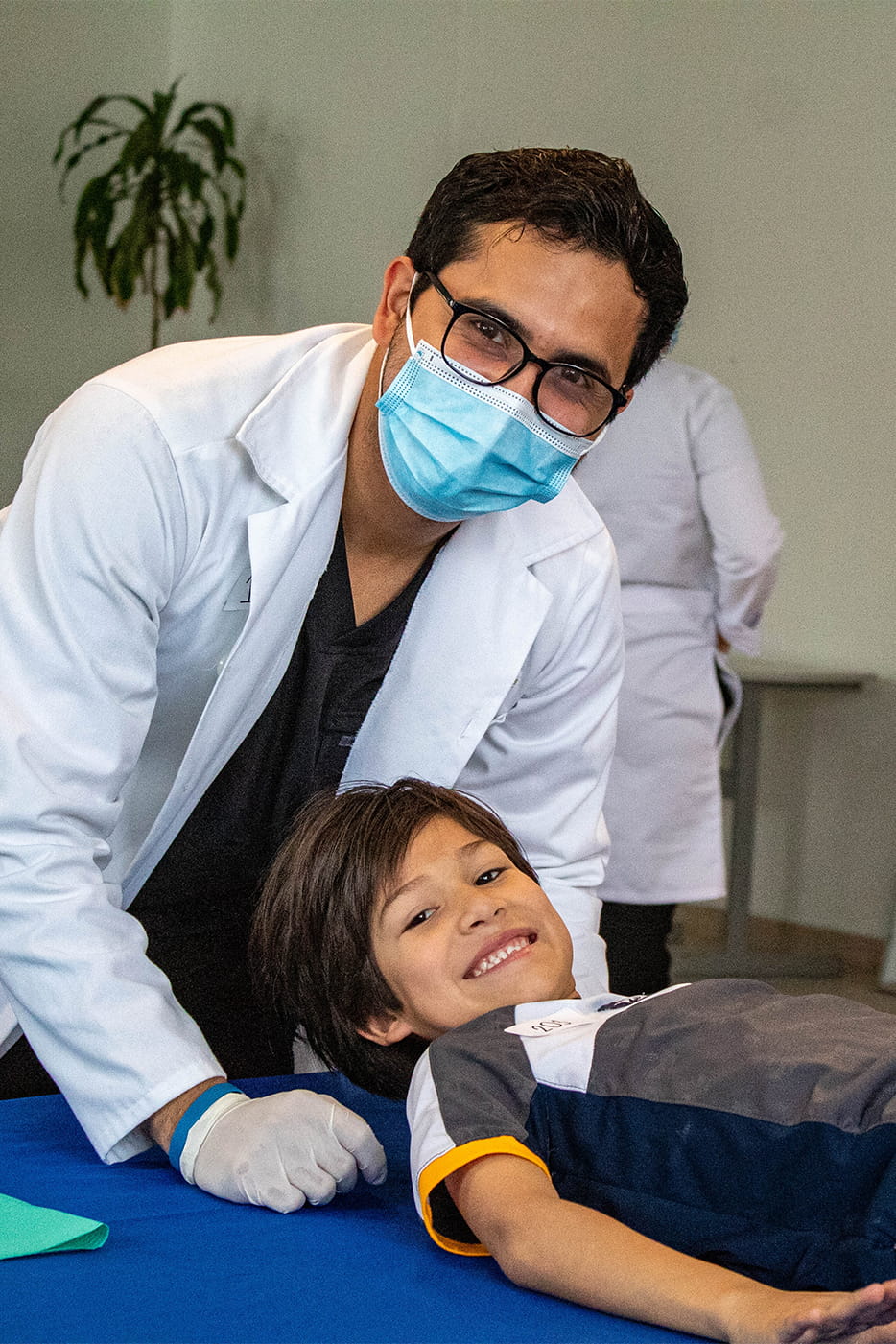 Tercer imagen de CIRUJANO DENTISTA