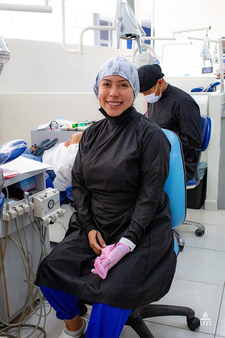 Séptima imagen de CIRUJANO DENTISTA