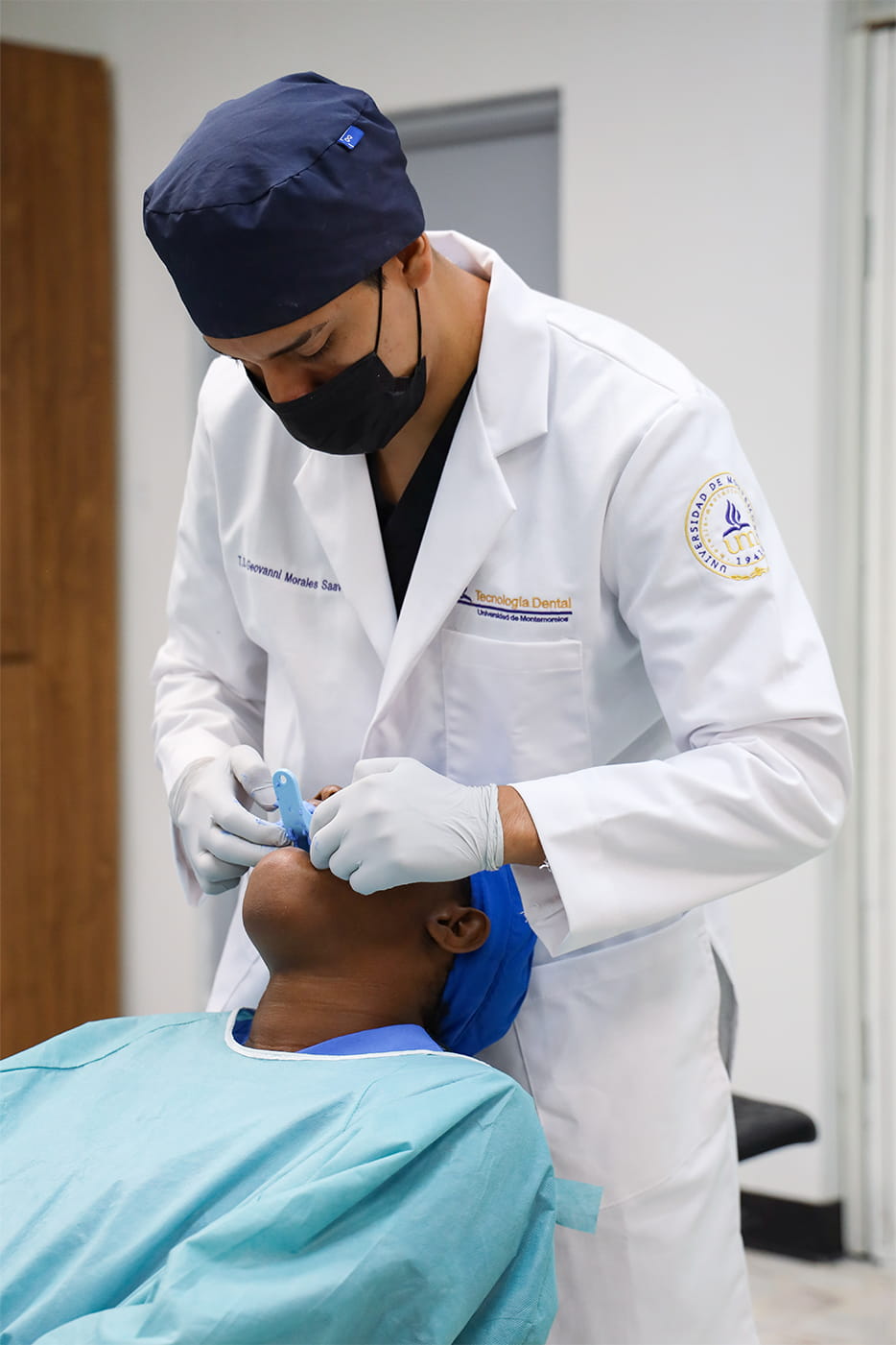 Sexta imagen de CIRUJANO DENTISTA
